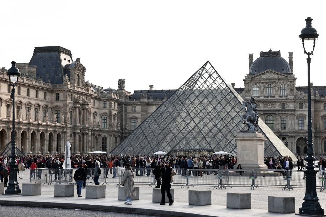 Louvre anuncia aumento de 45% no ingresso para turistas de fora da Europa a partir de 2026