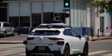 A ilusão da autonomia: o fator humano por trás dos robotáxis