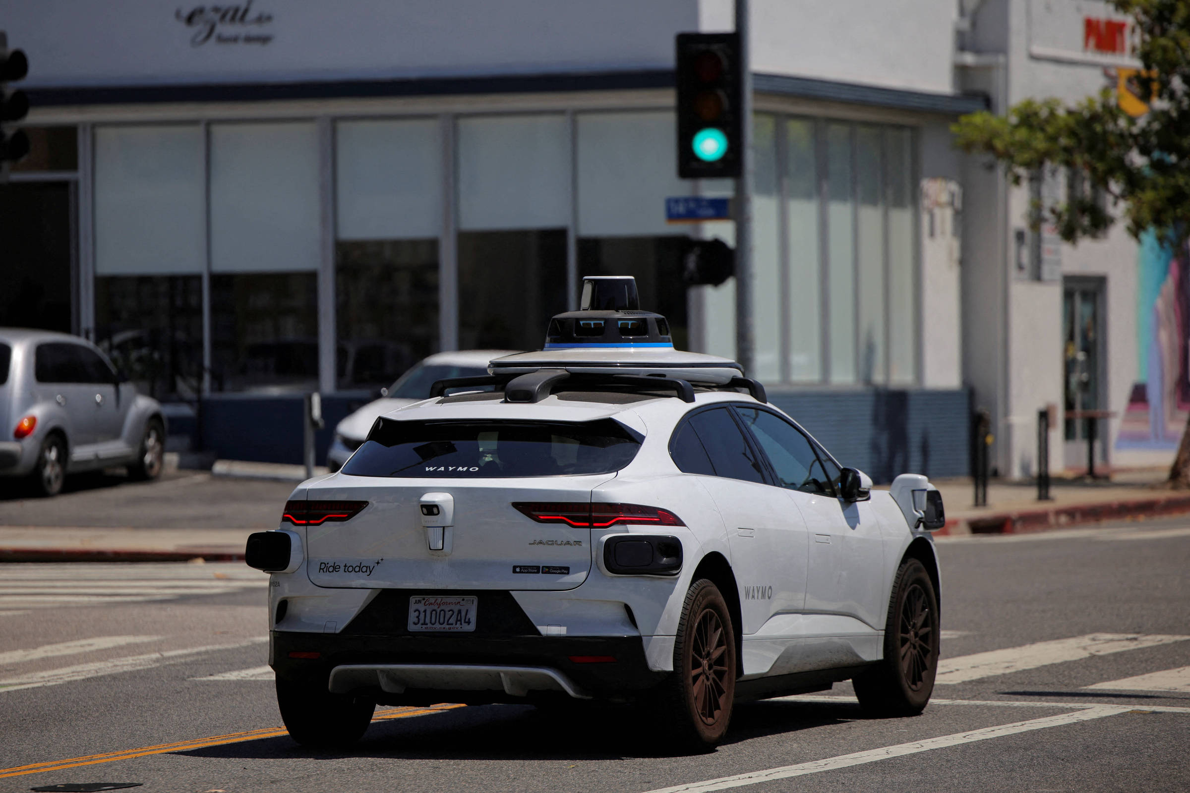 A ilusão da autonomia: o fator humano por trás dos robotáxis