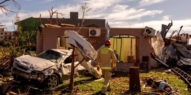 2025-11-09t144356z_1283074566_rc2wshazg15d_rtrmadp_3_brazil-weather-tornado