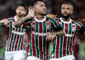 Fluminense vence o Flamengo no Maracanã, mas rubro-negro mantém liderança do Brasileirão