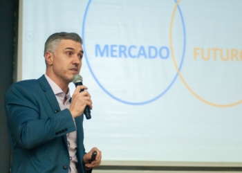 Presidente do Confea fala sobre futuro da engenharia e impacto da Geração Z em palestra na Fumep