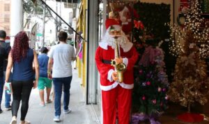 Entre os consumidores que vão às compras neste Natal, o ticket médio por presente se concentra entre R$ 50,00 e R$ 199,00