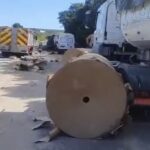 Dois trabalhadores morrem após carga de caminhão cair sobre eles na Geraldo de Barros