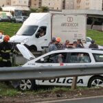 Viatura da PM capota na Rodovia do Açúcar, em Piracicaba
