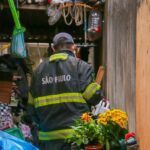 Incêndio atinge telhado de residência em Piracicaba; suspeita é de vela acesa sobre geladeira