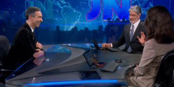 Um minuto de palmas, nervosismo e profecia: a despedida de William Bonner do JN