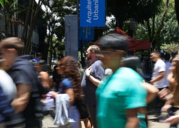 Abstenção no Enem 2025 Mantém Média, Ministro Destaca Aumento no Número de Participantes