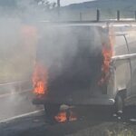 Kombi pega fogo e assusta motoristas na Rodovia Hermínio Petrin, entre São Pedro e Charqueada