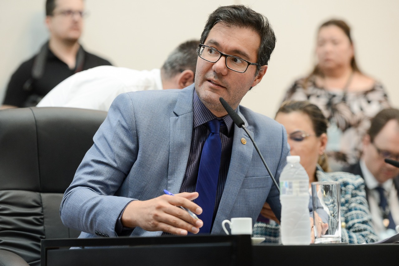 Comissão aprova proposta de Alex Madureira que cria o Conselho de Desenvolvimento da RMP