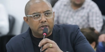 Investigado por crimes sexuais e posse de imagens de abuso infantil, vereador Cássio Fala Pira pede à Justiça para voltar a receber salário de R$ 18,9 mil