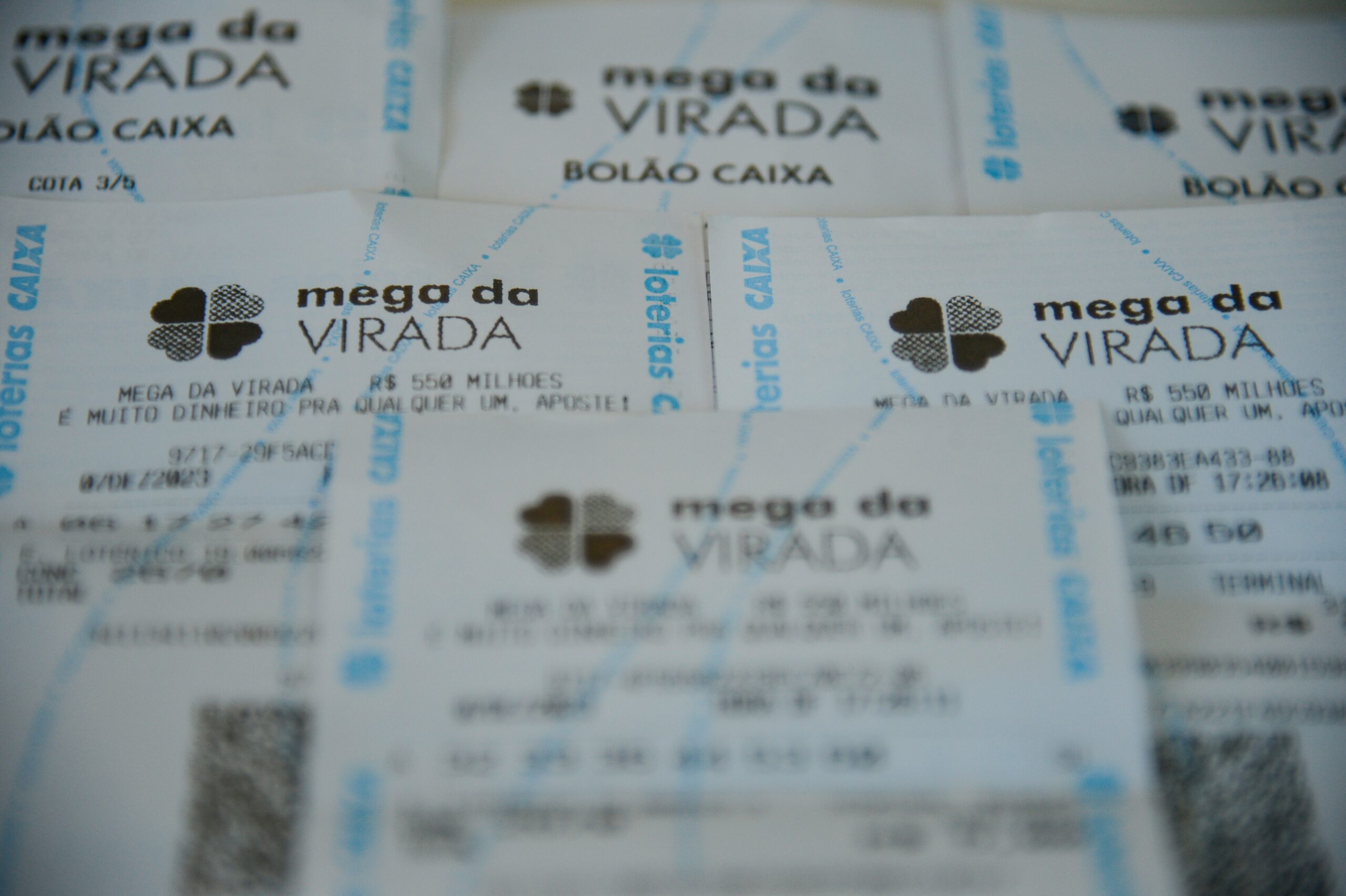 Mega da Virada de R$ 1 bilhão anima o país, mas matemática revela chances mínimas de vitória