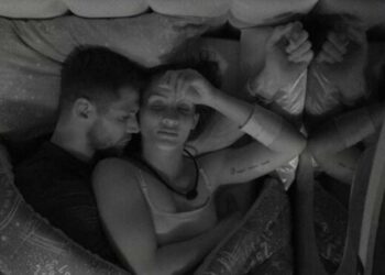 Jonas e Maxiane, do BBB 26, dormem juntos após a primeira festa da edição Foto: Globoplay/Repr...