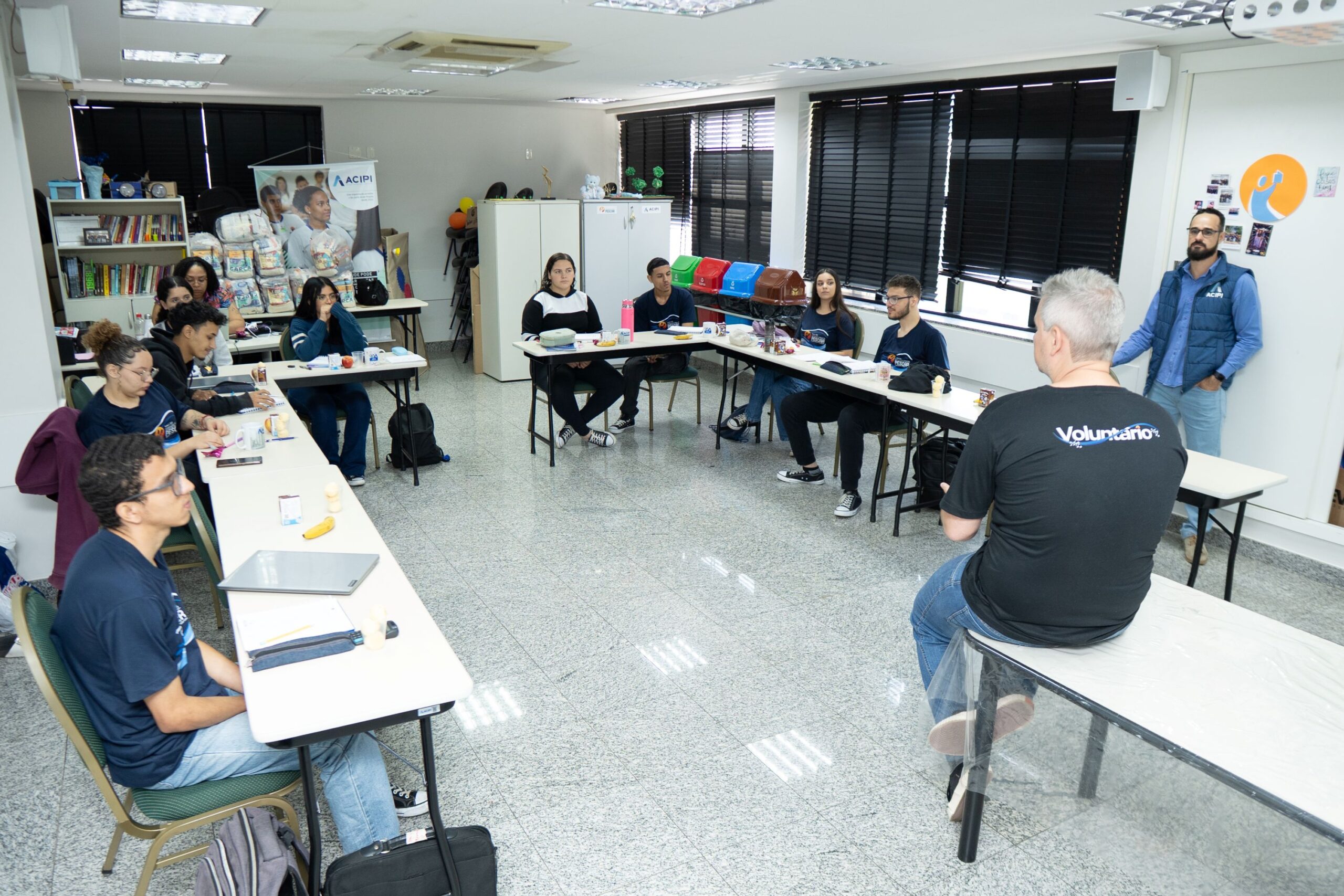 Acipi recebe inscrições gratuitas para programa socioprofissionalizante voltado a jovens de 14 a 19 anos