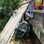 Ponte é interditada em Piracicaba após acidente com caminhão carregado de postes; motoristas devem utilizar rotas alternativas