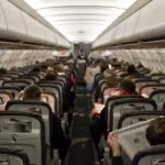 Quando a companhia aérea pode mudar seu assento? Entenda seus direitos
