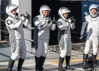 ApÃ³s problema mÃ©dico, astronautas devem iniciar volta Ã  Terra nesta quarta (14)