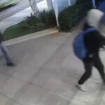 Câmera registra ação de três indivíduos roubando loja de iphone em Piracicaba