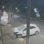 Motorista perde o controle do carro e colide em muro de residência em Piracicaba