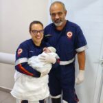 Pai realiza parto domiciliar com orientação do Samu e recebe filho em casa