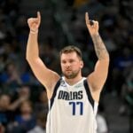 NBA multa Luka Dončić em R$ 257 mil por gesto considerado inapropriado contra árbitro