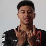 Jesse Lingard treina no Corinthians enquanto espera contratação