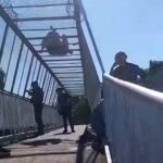 Homem é socorrido após tentativa de pular de passarela na Rodovia do Açúcar, em Piracicaba