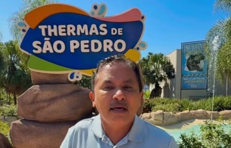 Cantor Manoel Gomes, do hit ” Caneta Azul”, visita Thermas de São Pedro
