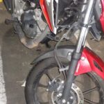 Motocicleta é furtada por dupla dentro do estacionamento do Shopping Piracicaba.