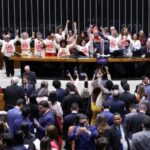 Fim da escala 6×1 é aprovada na Câmara; proposta vai ao Senado