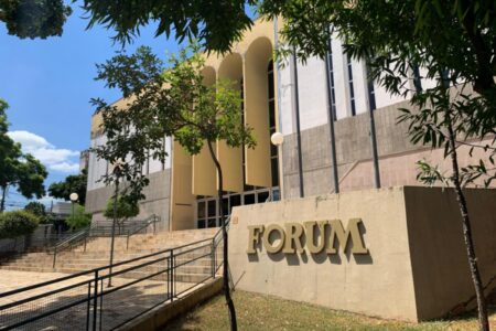 Justiça condena homem a 36 anos de prisão por morte de açougueiro em “tribunal do crime” em Piracicaba