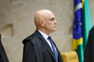 Moraes e Dino votam para manter multa a Roberto Jefferson