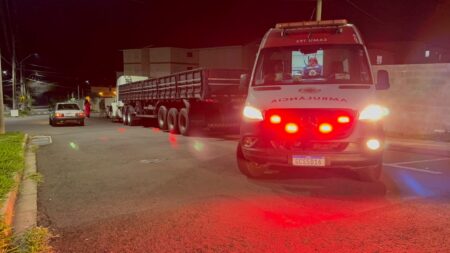 Mulher tem perna prensada em acidente com caminhão em Piracicaba