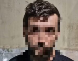 Homem mata colega a facadas após ser rejeitado por ser “roqueiro” e usar coturno