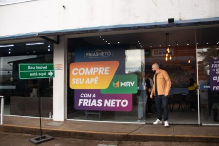 Frias Neto inaugura nova unidade em Santa Terezinha com condições especiais para quem sonha com a casa própria