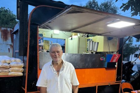 Moradores se mobilizam e ajudam comerciante que enfrentava dificuldades em praça escura de Piracicaba