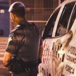 Após discussão conjugal, mulher coloca cães para fora de casa na chuva e acaba presa em Piracicaba