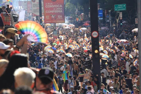 Parada LGBT+ de SP cai para 36,8 mil e perde metade do público
