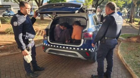Sete homens são detidos por fazer sexo em banheiro público de praça na região de Piracicaba