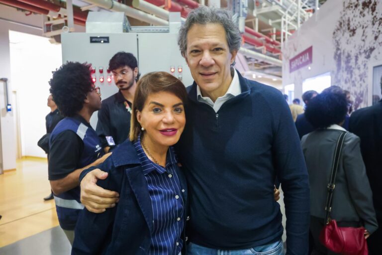 Professora Bebel e Fernando Haddad em imagem enviada pela assessoria