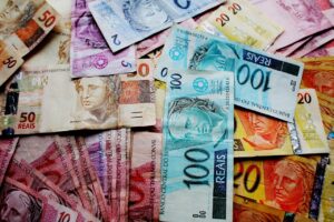 Juros futuros sobem pela 5ª sessão após payroll dos EUA