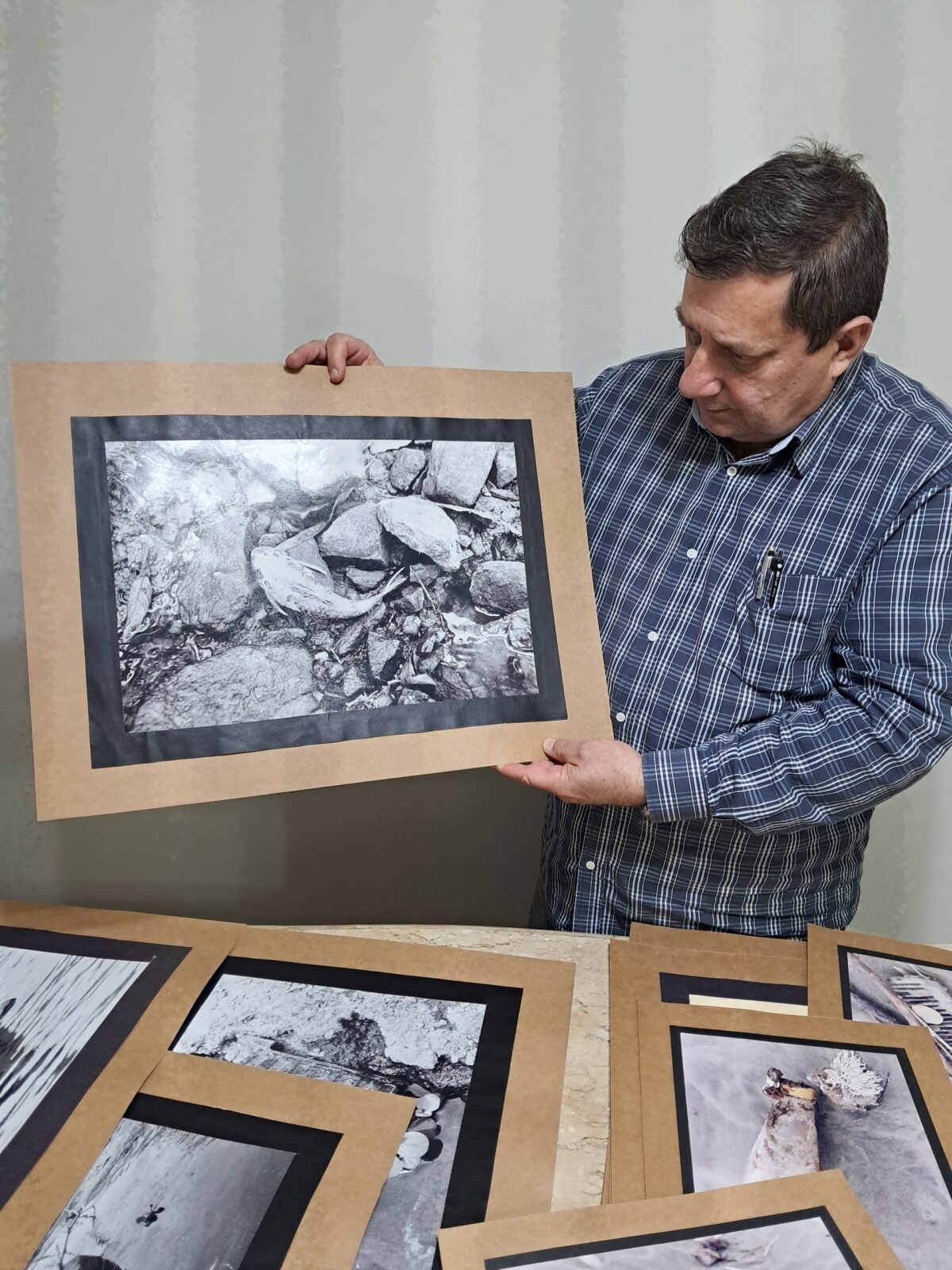 Marcos Antonio Vanceto apresenta foto ambiental da exposição