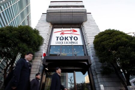 Bolsa de Tóquio bate recorde e Nikkei 225 supera 70 mil pontos
