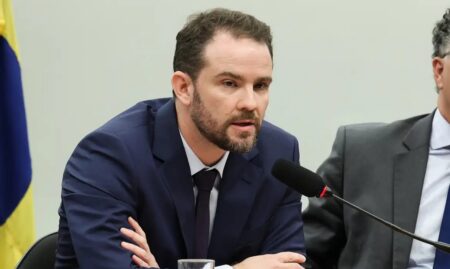 Durigan leva agenda econômica à China com reuniões no governo e Banco dos BRICS
