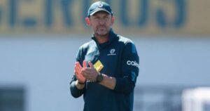 Austrália renova com Tony Popovic durante a Copa e mira ciclo até 2027
