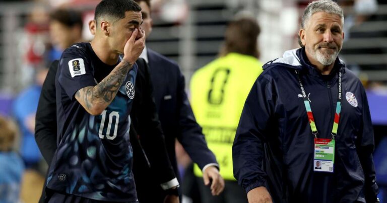 Comentarista paraguaio perde credencial da Copa após criticar expulsão de Almirón