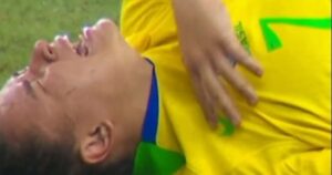 Dudinha tem lesão de LCA e menisco e fará cirurgia