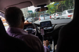 Custo de motorista por app supera R$ 5 mil e pesa em debate no TST