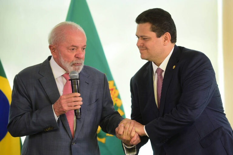 Câmara põe fim da escala 6×1 em votação e pressiona Senado