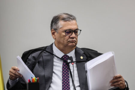 Dino rejeita plano e mantém 70% da taxa com a CVM